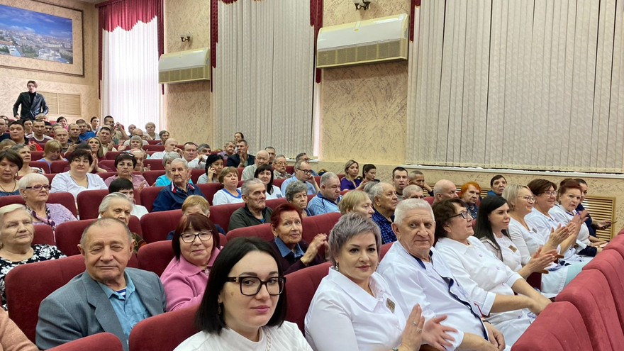 В энгельсском доме-интернате поставили новогодний спектакль Вечера на хуторе близ Диканьки