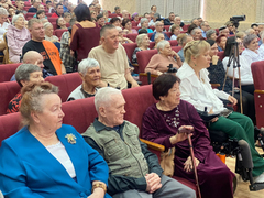 В энгельсском доме-интернате поставили новогодний спектакль Вечера на хуторе близ Диканьки