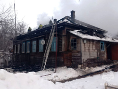 В Вольске семья успела выбраться из 130-метрового пожара