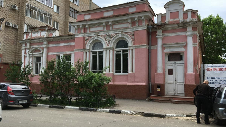 Трещины, куда проходит рука: аварийный Дом трезвости собираются превратить в музей архитектуры по студенческому проекту