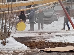 В Энгельсе мусоровоз сломал трубу и лишил людей горячей воды
