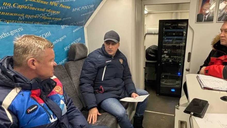 Губернатор заявил об отсутствии угроз для жилых домов из-за возгорания промпредприятия в Энгельсе