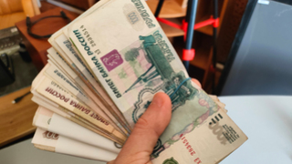 Саратовцам напомнили о росте минимальной зарплаты