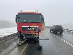 В ДТП с грузовиком на выезде из Саратова погиб водитель