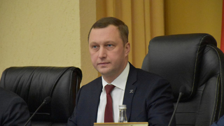 Роман Бусаргин пригрозил наказанием за проблемы в районных больницах