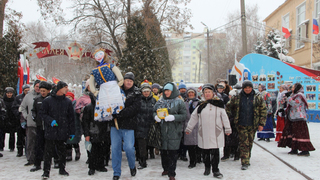 В Энгельсском доме-интернате с народными песнями и блинами встретили Масленицу 