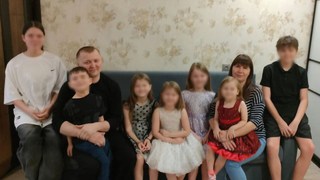 Полиция помогла многодетной семье из Казахстана с переездом в Энгельс