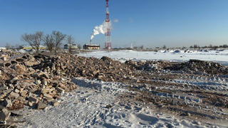 В пригороде Саратова обнаружили свалку строительного мусора