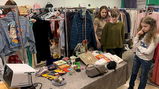 В Саратове бесплатно раздадут одежду и обувь: добраться до места акции будет непросто