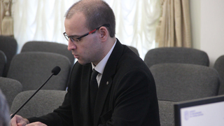 Мы, конечно, с виду придурковатые, но быстро понимаем: депутаты гордумы не услышали конкретики от председателя комитета мэрии