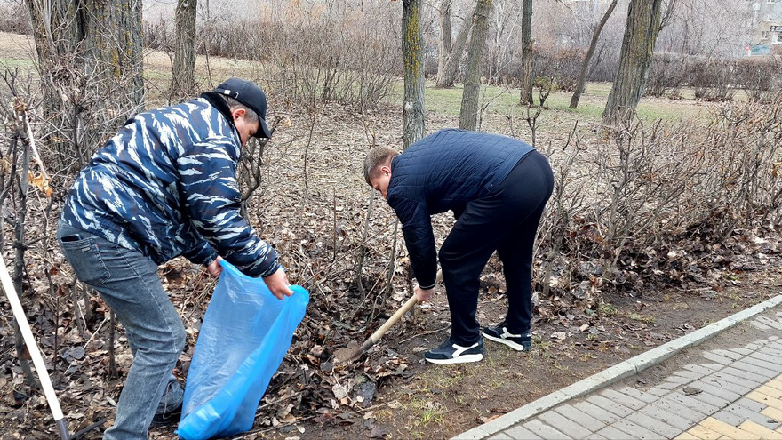 В саратовском сквере Территория детства провели уборку