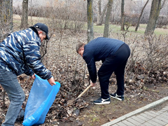 В саратовском сквере Территория детства провели уборку