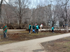 В саратовском сквере Территория детства провели уборку