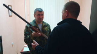 Экс-начальник УМВД Чепурной сдал ружье для борьбы с беспилотниками на СВО