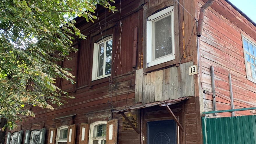 В Саратове горел исторический дом, где жил писатель Федин