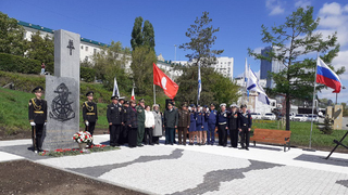 В Саратове открыли памятник погибшим морякам и речникам