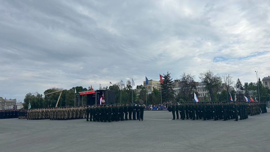 В центре Саратова репетируют парад ко Дню Победы
