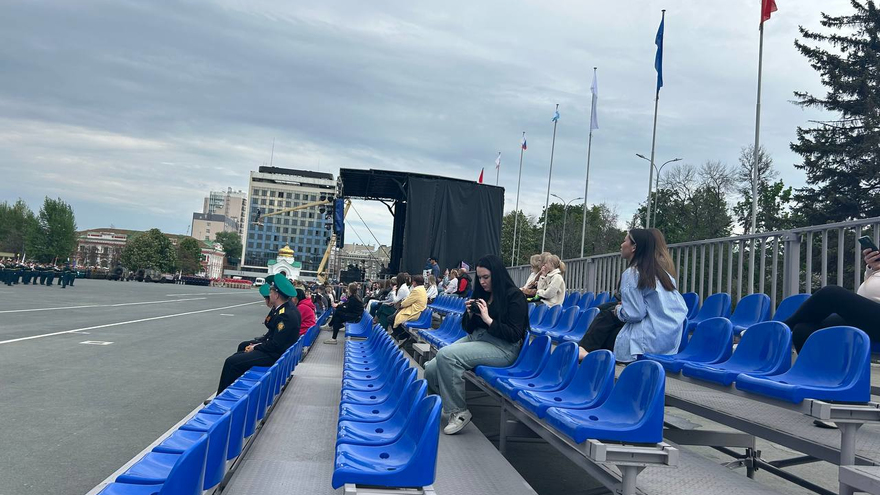 В центре Саратова репетируют парад ко Дню Победы