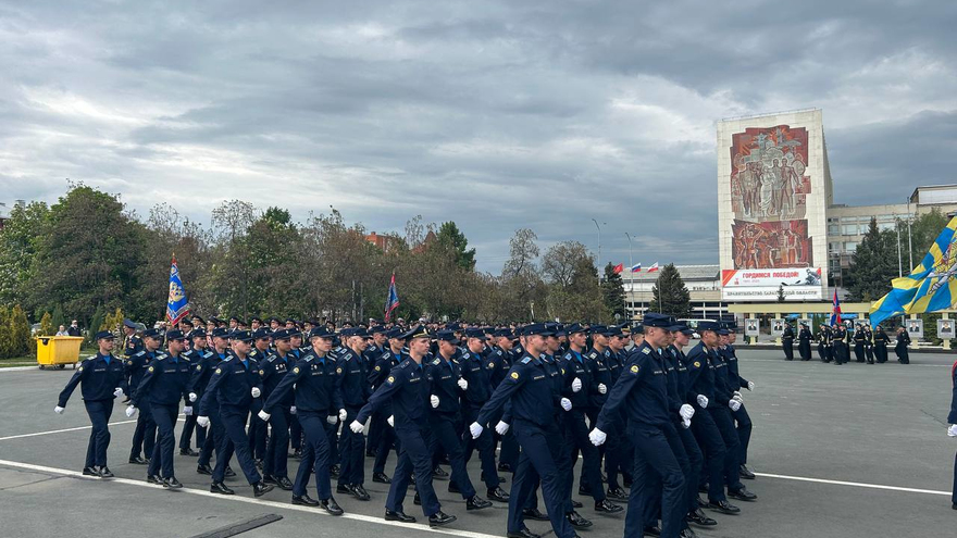 В центре Саратова репетируют парад ко Дню Победы