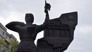 В Саратове открыли памятник регулировщице Победы Марии Лиманской