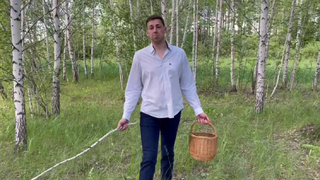 То ли приехал поздно, то ли мест не знаю: глава района безуспешно искал грибы