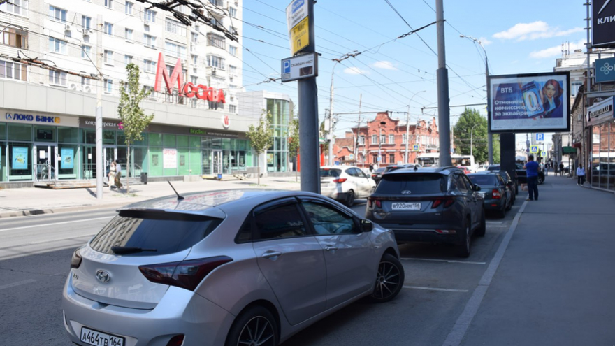 Пока стенд найдешь – сойдешь с ума: в центре Саратова официально открыли платные парковки