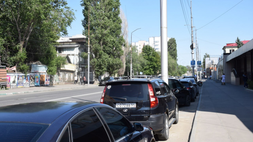 Пока стенд найдешь – сойдешь с ума: в центре Саратова официально открыли платные парковки