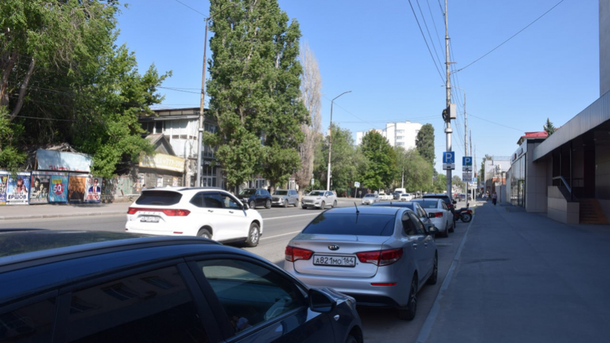 Пока стенд найдешь – сойдешь с ума: в центре Саратова официально открыли платные парковки