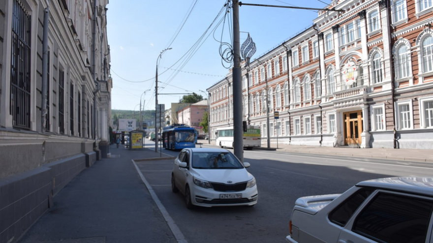 Пока стенд найдешь – сойдешь с ума: в центре Саратова официально открыли платные парковки