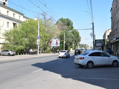 Пока стенд найдешь – сойдешь с ума: в центре Саратова официально открыли платные парковки