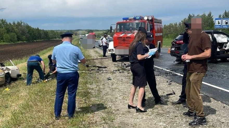 Число погибших в автокатастрофе под Саратовом выросло до шести