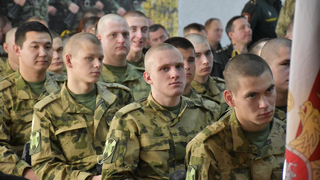 В Госдуме предложили круглогодично призывать россиян в армию