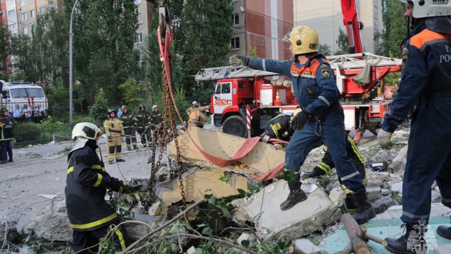 Взрыв дома в Саратове: трое взрослых и ребенок числятся пропавшими