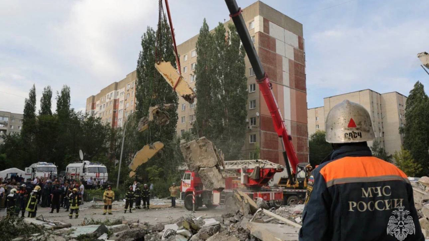 Взрыв дома в Саратове: трое взрослых и ребенок числятся пропавшими