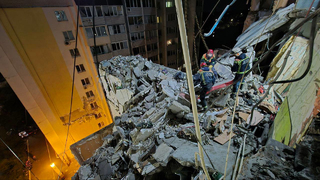 Отрабатываются различные версии: после взрыва дома в Саратове допрошены 150 человек