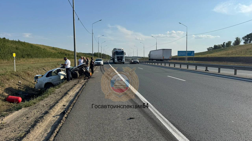На СКАД водитель пострадал в столкновении легковушки с грузовиком