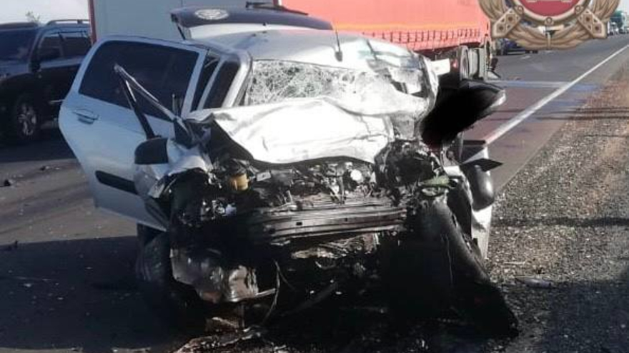 Под Саратовом два человека погибли в ДТП с фурой