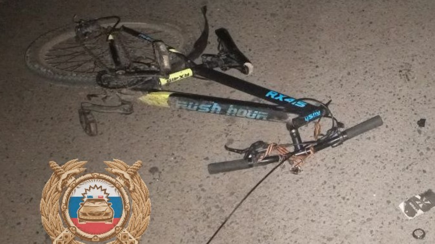 Поздним вечером под Саратовом 11-летний скутерист устроил ДТП с ровесником на велосипеде