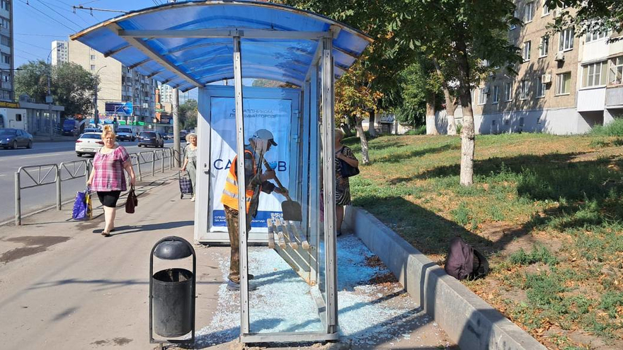 Вандалы разбили очередную остановку в Заводском районе
