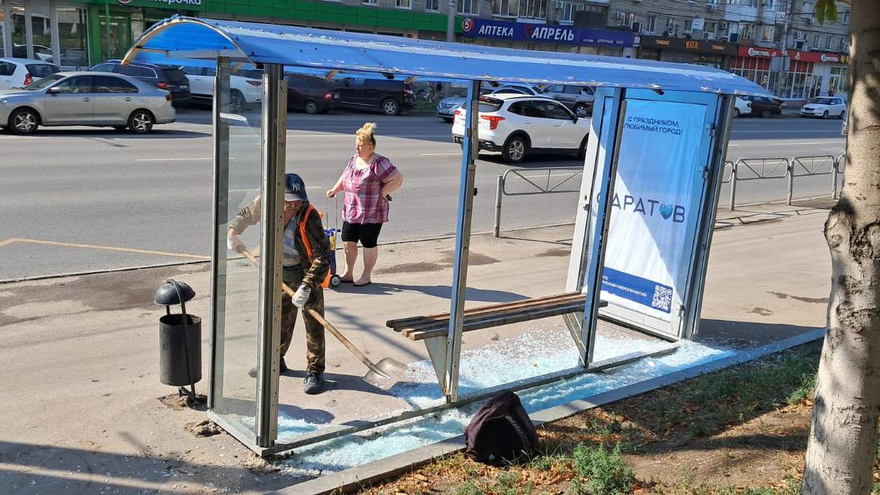 Вандалы разбили очередную остановку в Заводском районе