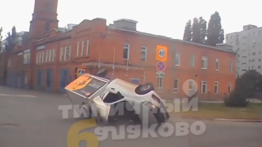 В Балакове пирожок перевернулся и потерял будку (видео)
