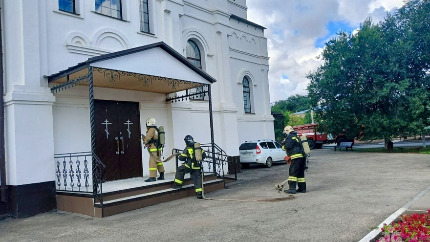 Учения: добровольцы и пожарные потушили храм под Саратовом
