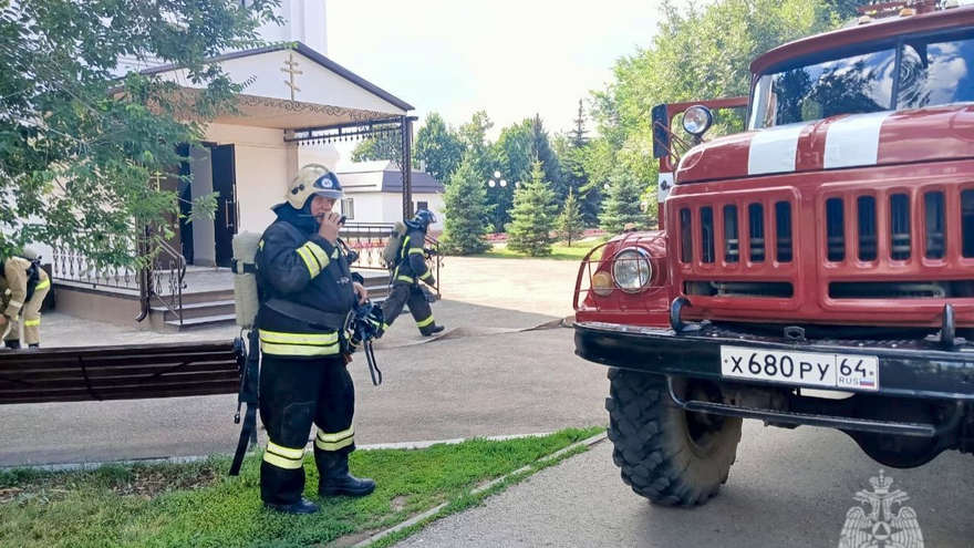 Учения: добровольцы и пожарные потушили храм под Саратовом