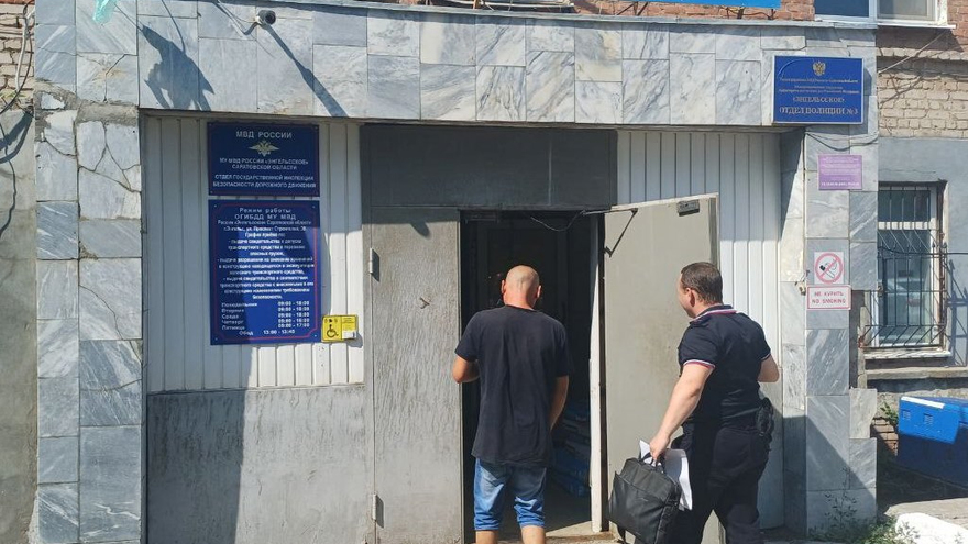 В Энгельсе уличный торговец задолжал по штрафам 560 тысяч рублей
