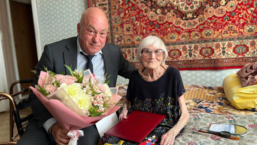 Саратовскому ветерану Елене Власовой исполнилось 107 лет