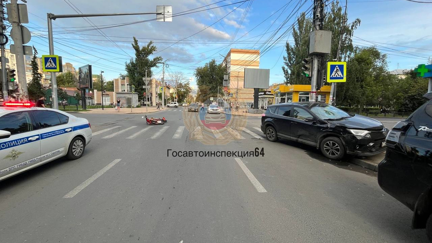 В Саратове байкер пострадал в ДТП с кроссовером