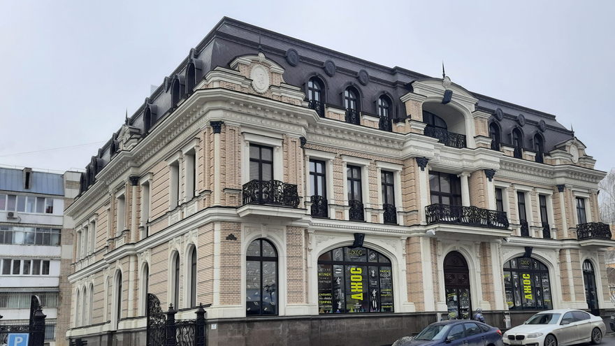 Собака на сене: бывший владелец незаконного ресторана мешает созданию картинной галереи