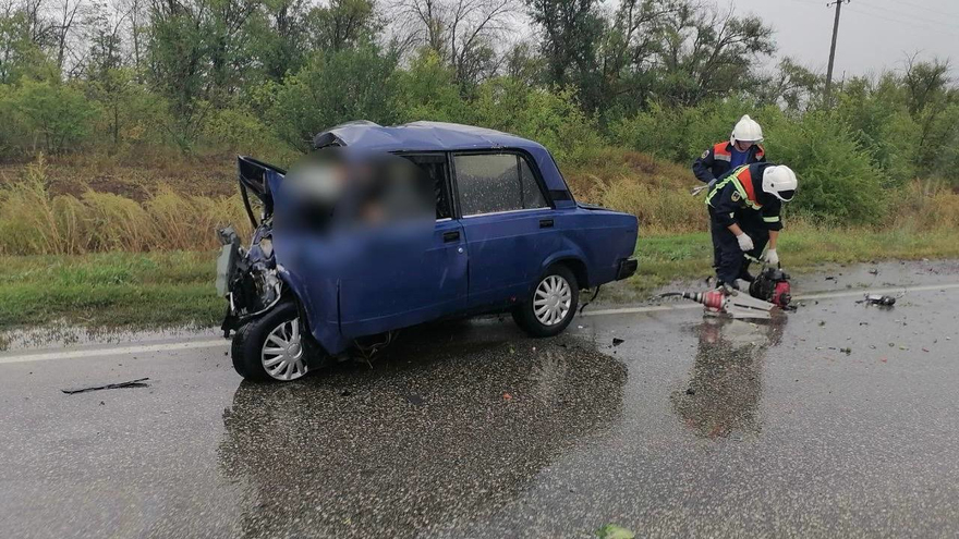 Два человека из семерки погибли в аварии с Zeekr под Саратовом