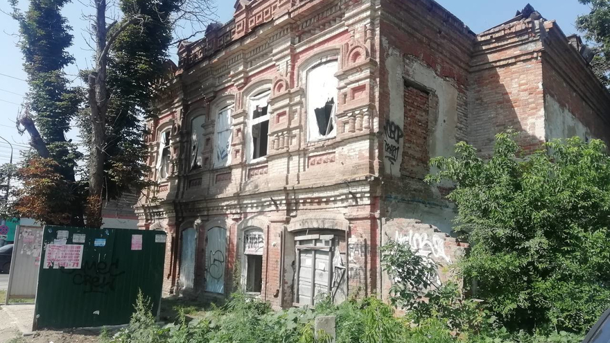 В Энгельсе разработали план продажи памятников за 1 рубль