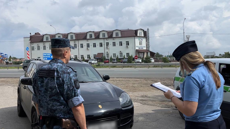 Лихач на Porsche Cayenne накопил штрафов на 850 тысяч рублей и теперь может лишиться машины